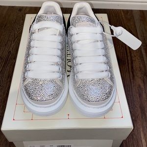 Alexander McQueen
Oversized Bicolor Crystal